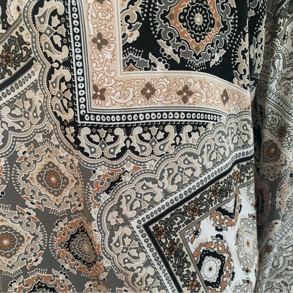 Beautiful 100% viscose grey white and brown velvet and silver embellishment - Picture 8 of 9